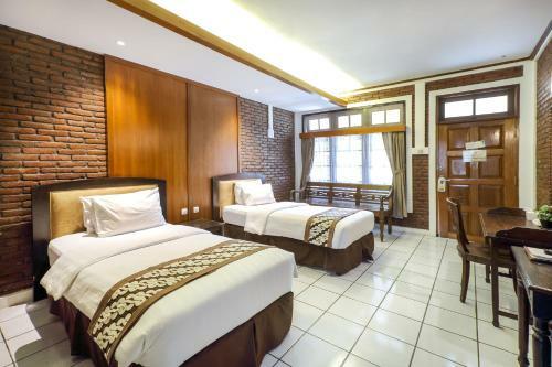 Paku Mas Hotel