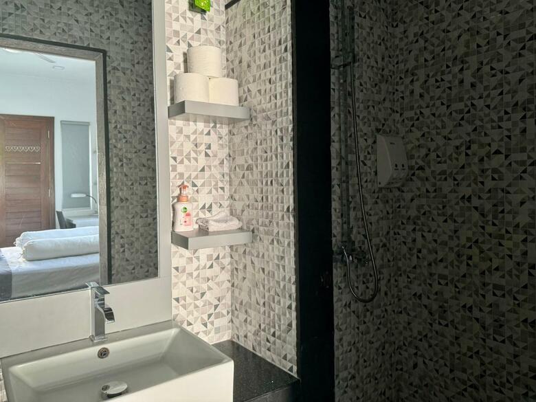 Bed & Breakfast Villa Rumah Putih Abu Abu