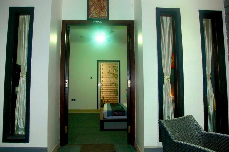 Bed & Breakfast Villa Rumah Putih Abu Abu