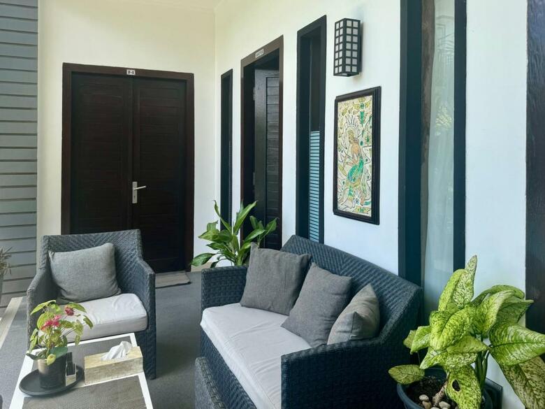Bed & Breakfast Villa Rumah Putih Abu Abu