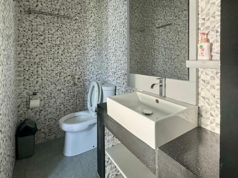 Bed & Breakfast Villa Rumah Putih Abu Abu