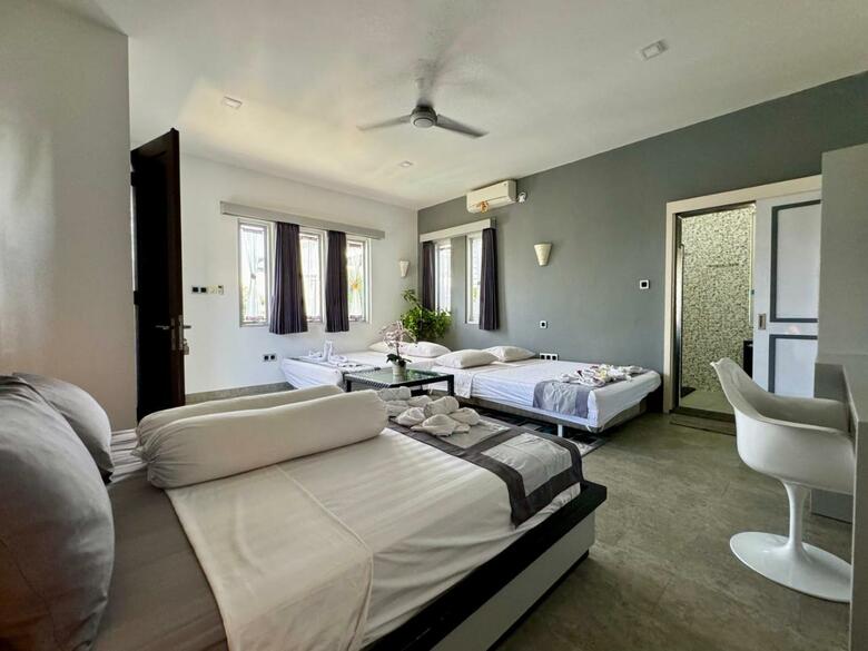 Bed & Breakfast Villa Rumah Putih Abu Abu