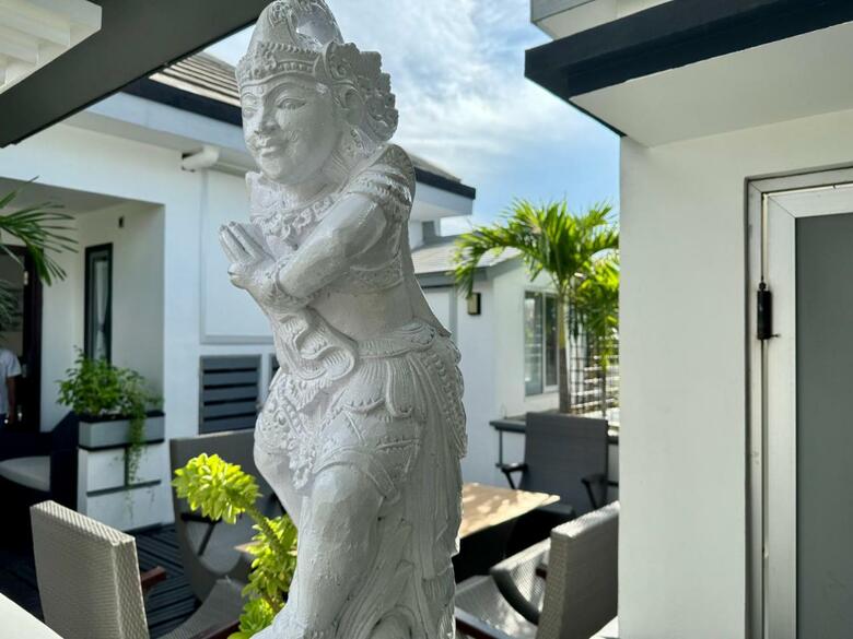 Bed & Breakfast Villa Rumah Putih Abu Abu