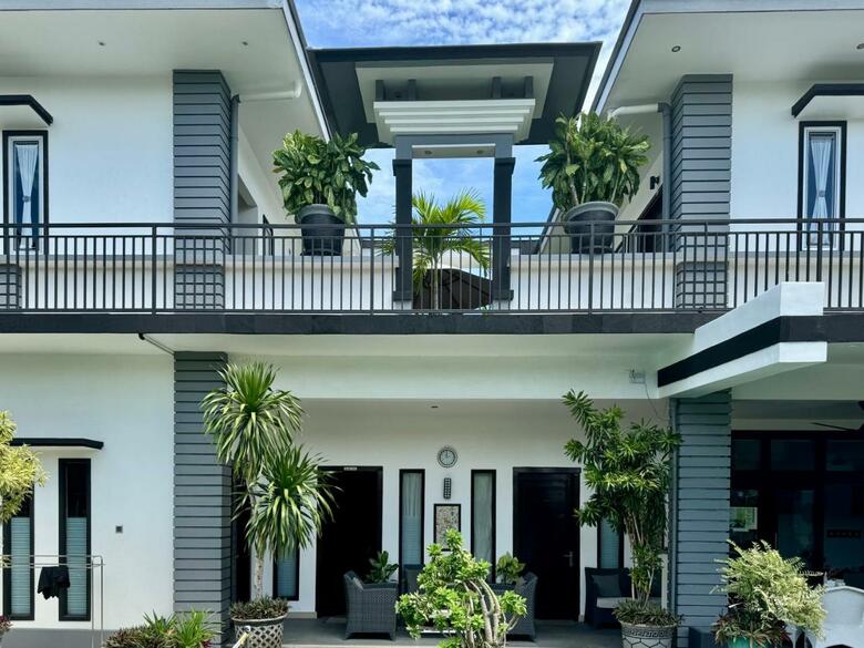 Bed & Breakfast Villa Rumah Putih Abu Abu