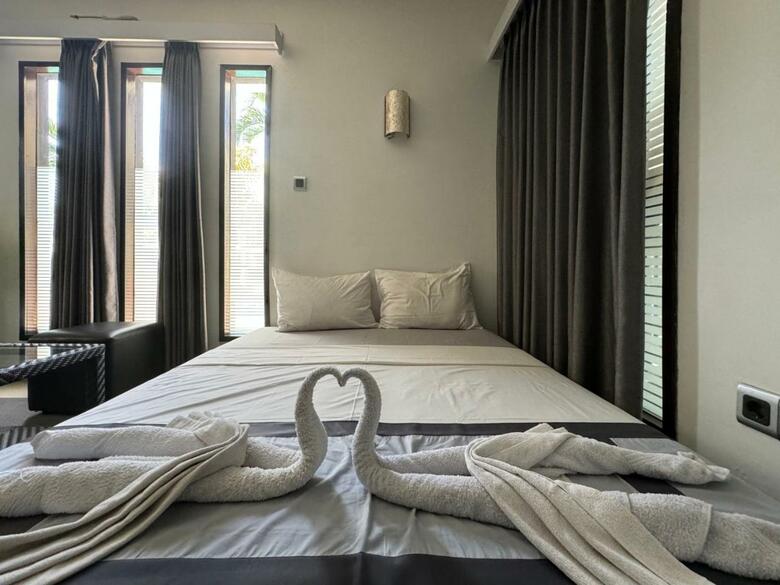 Bed & Breakfast Villa Rumah Putih Abu Abu