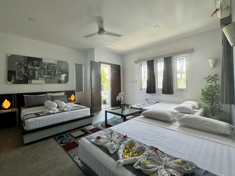 Bed & Breakfast Villa Rumah Putih Abu Abu