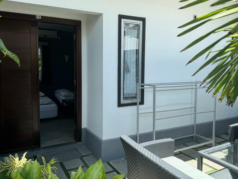 Bed & Breakfast Villa Rumah Putih Abu Abu