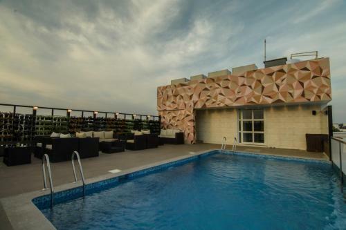 Hotel Spree Roopa Elite