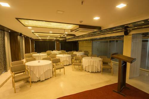 Hotel Spree Roopa Elite