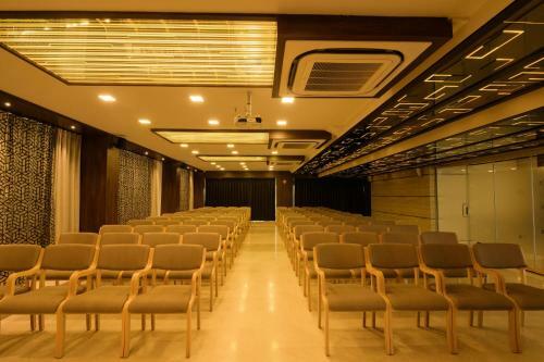 Hotel Spree Roopa Elite