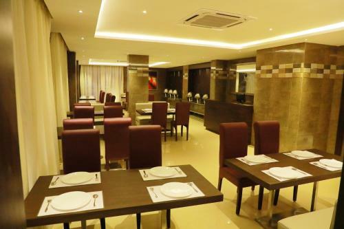 Azeez Avenue Hotel