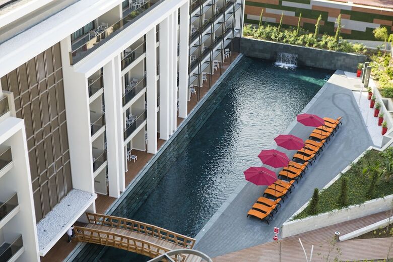 The Sense Deluxe Hotel