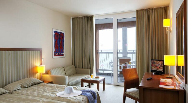 Hotel Sol Luna Bay Resort