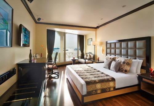 The Gateway Hotel Marine Drive