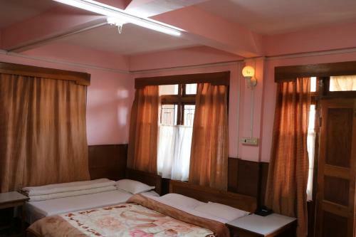 Deki Lodge