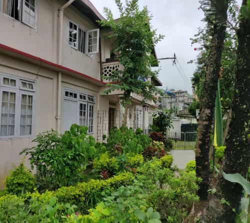 Deki Lodge