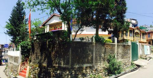Deki Lodge