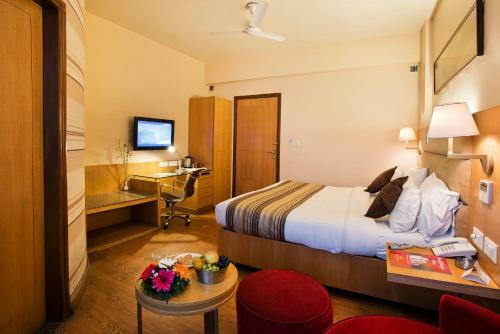 Hotel The Manor Bareilly