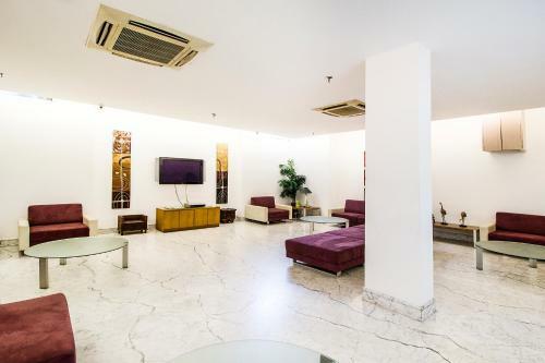 Fabhotel Raj Darbar Iffco