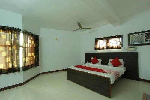 Lake View Hotel