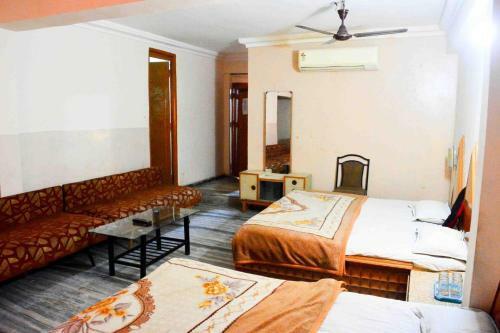 Hotel Rama Inn