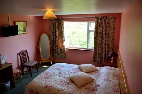 Decourcey's Hazelbrook Farmhouse B&B
