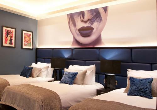 Spanish Arch Hotel
