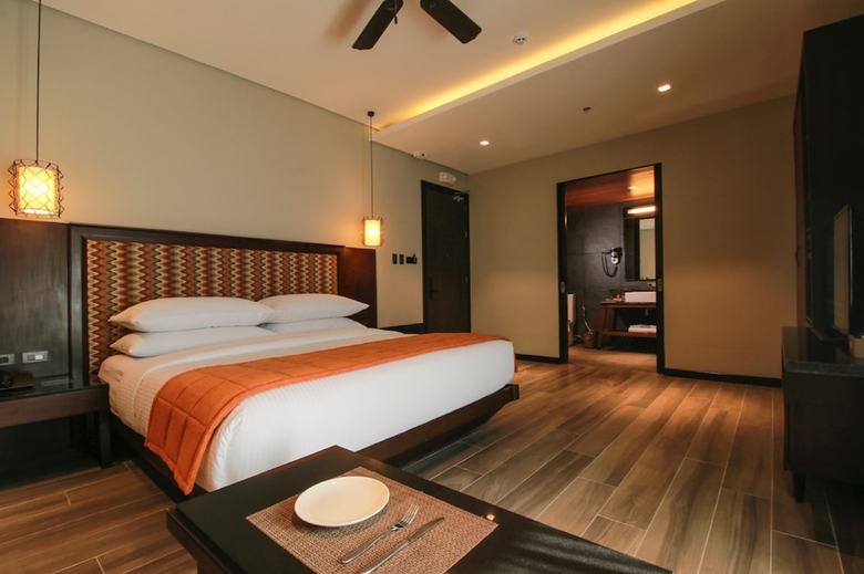 Two Seasons Coron Bayside Hotel
