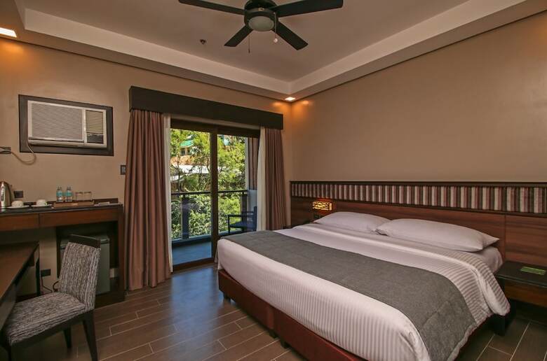 Two Seasons Coron Bayside Hotel