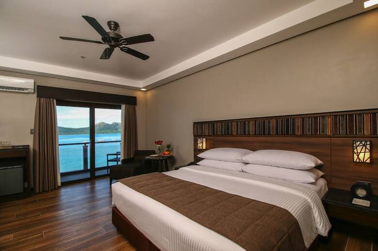 Two Seasons Coron Bayside Hotel