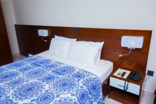 Monarch Hotel
