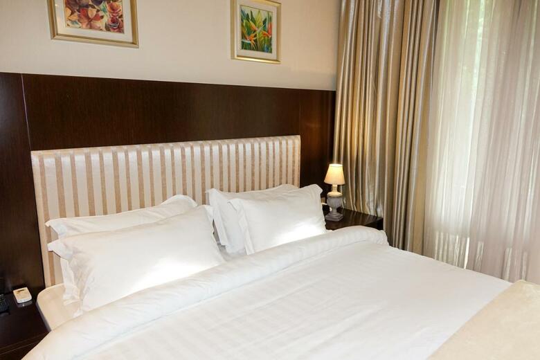 Luxury Dreamland Oasis Apartments