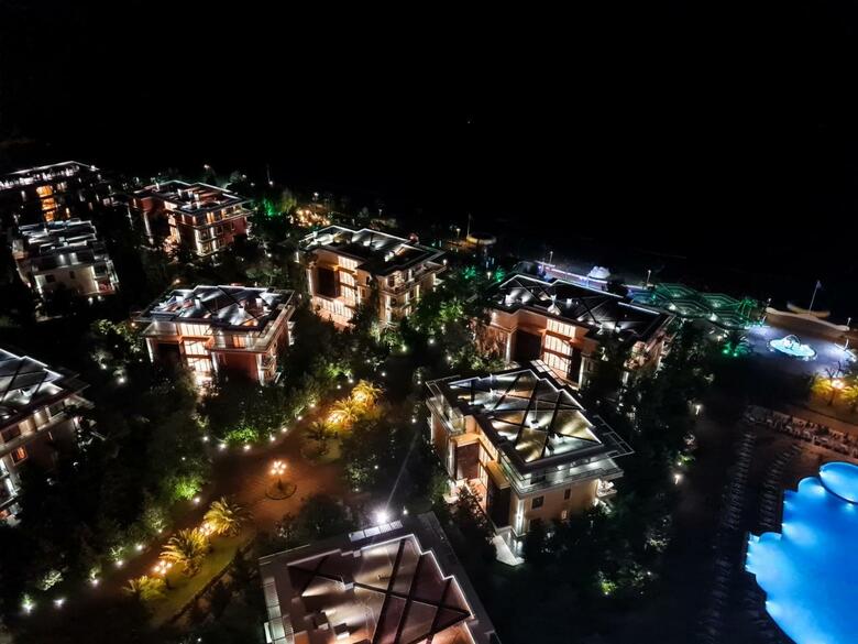 Luxury Dreamland Oasis Apartments
