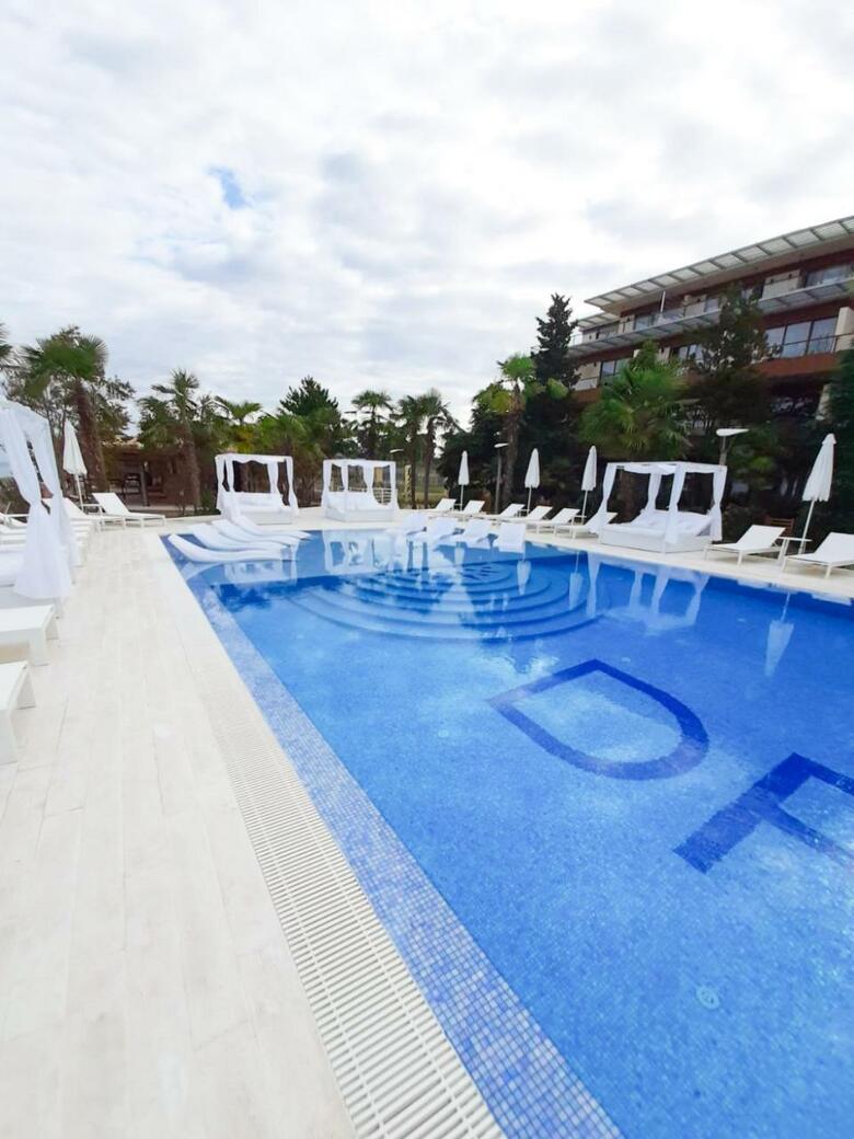 Luxury Dreamland Oasis Apartments