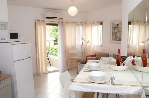 Elena Apartments