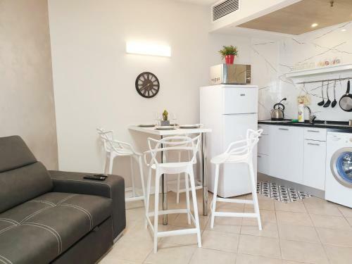Gk Apartments In Leonardo