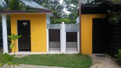 Hotel Secret Cabins At Firefly Beach Cottage