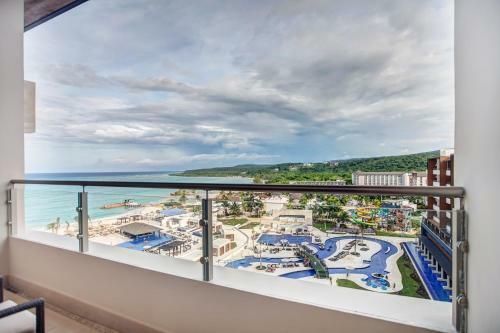 Hotel Royalton Blue Waters All Inclusive