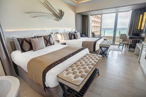 Hotel Royalton Blue Waters All Inclusive