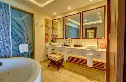 Hotel Royalton Blue Waters All Inclusive