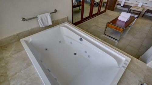 Hotel Royalton Blue Waters All Inclusive