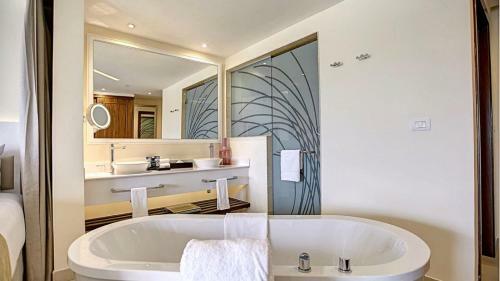 Hotel Royalton Blue Waters All Inclusive