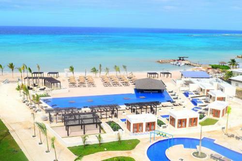 Hotel Royalton Blue Waters All Inclusive