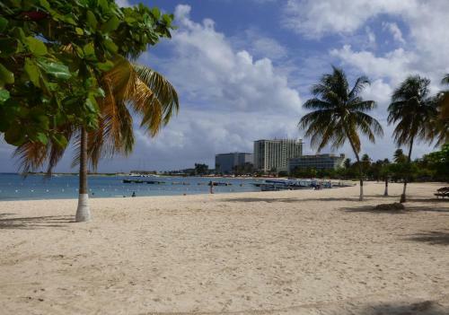 Apartamentos Beach One Bedroom Suite 29