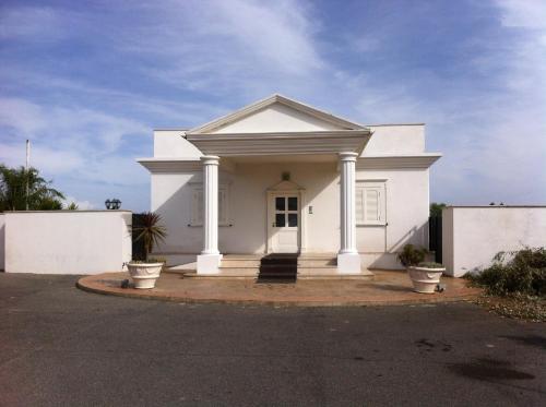 Motel White House