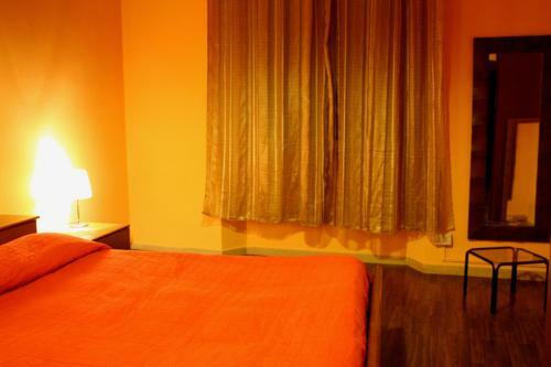 Hostal A Due Passi Dal Treno Affittacamere