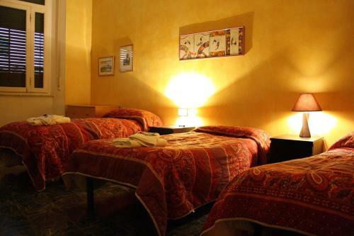 Hostal A Due Passi Dal Treno Affittacamere