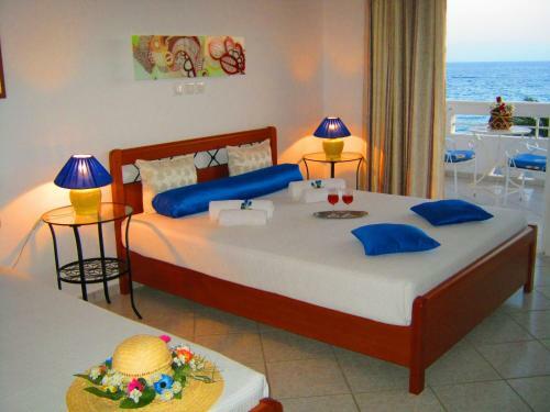 Hostal Neapoli Rooms