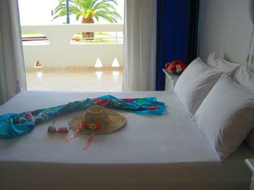 Hostal Neapoli Rooms