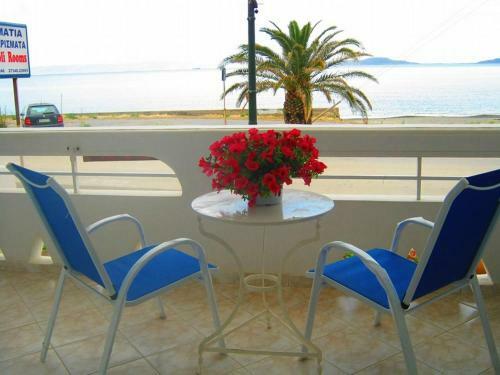 Hostal Neapoli Rooms